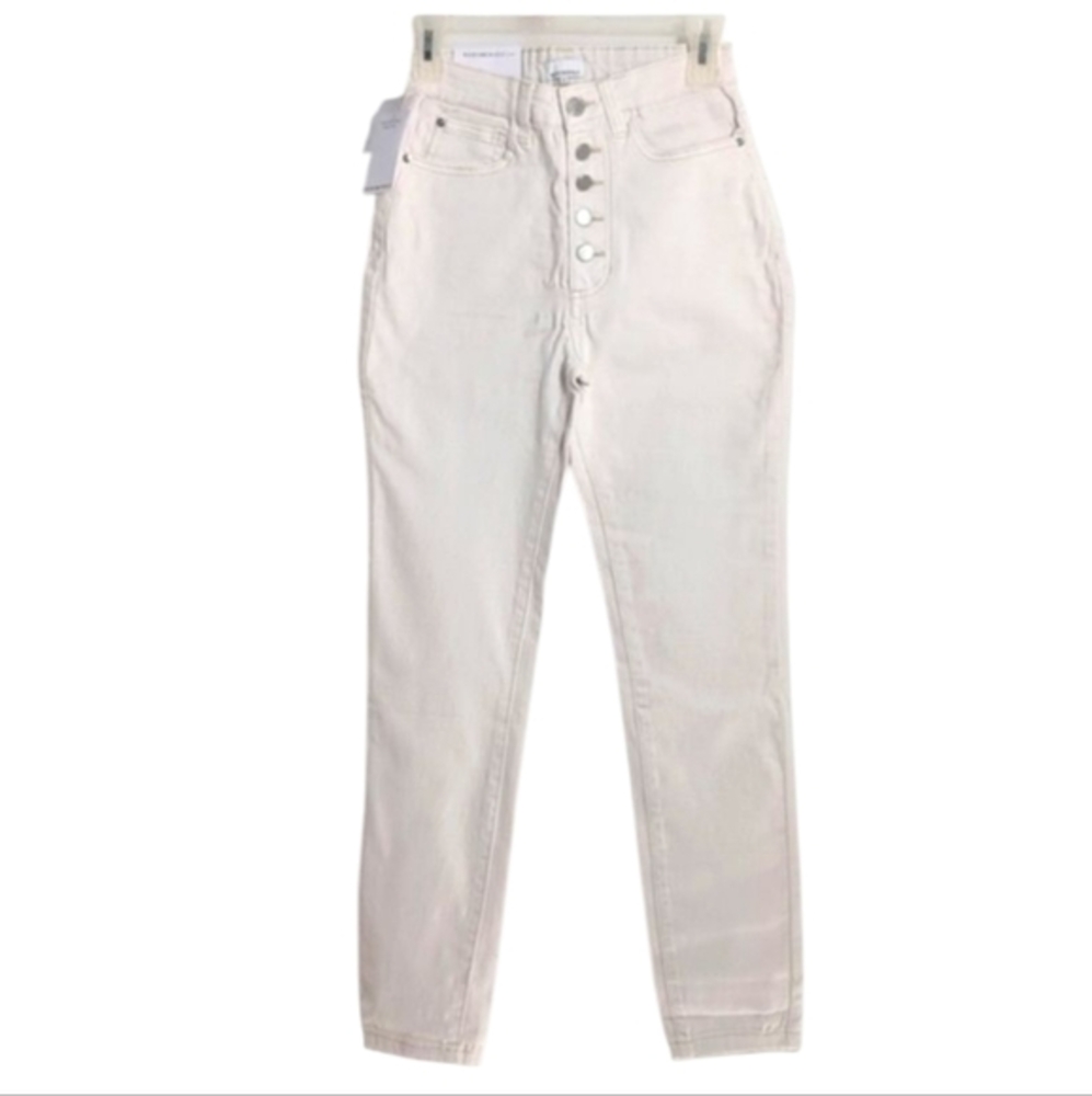 We wore that The Danielle high rise vintage straight jeans size 24 NWT !